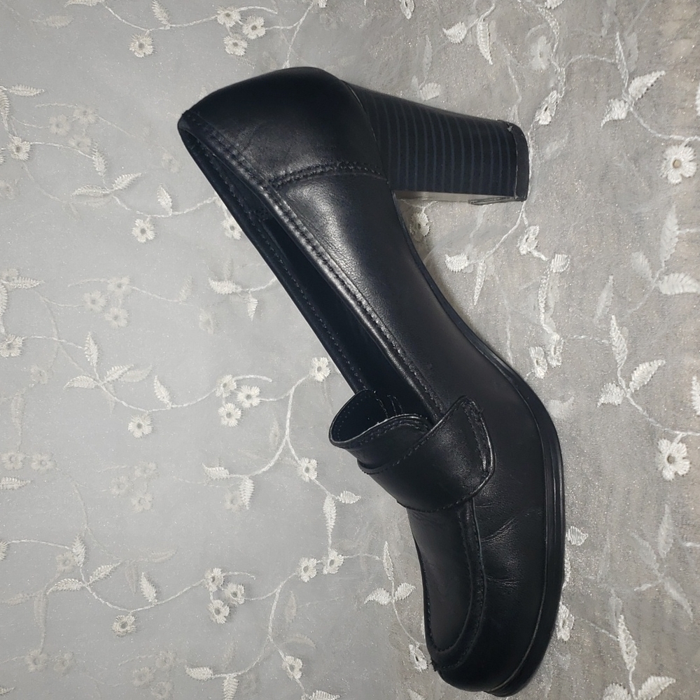 Mary Poppins women's black  leather  heels size 7.